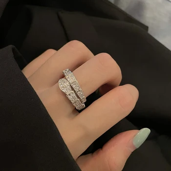 Легкое роскошное кольцо в форме змеи серебристого цвета с кристаллами для женщин и девочек, регулируемое изысканное кольцо на палец с блестящим цирконием, свадебные украшения