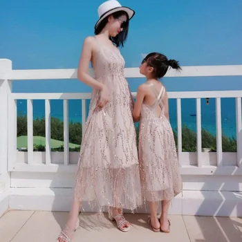 Одежда для мамы и дочки В тон, длинные платья для мамы и маленьких девочек в стиле летних каникул 2023, женская одежда