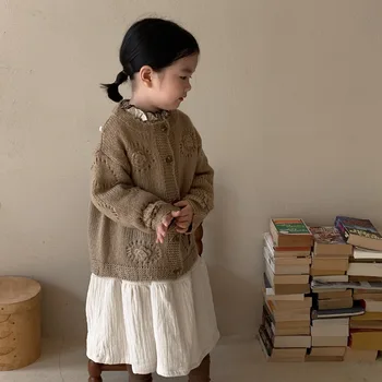 Повседневный универсальный свитер для девочек 2023, осенне-зимняя корейская версия, модное мягкое теплое детское пальто в стиле ретро для девочек, вязаный свитер