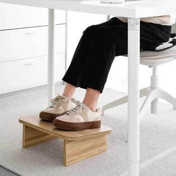 Простота Подставка для ног под столом проста в установке благодаря наклонной конструкции для отдыха ног Подставке для ног и скамеечке для ног